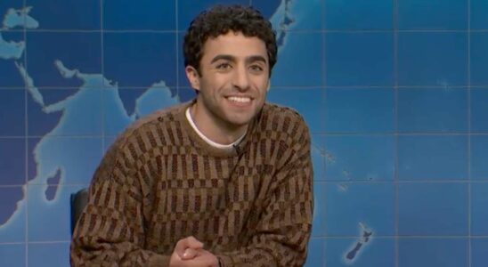 Emil Wakim, le nouvel animateur de 'Weekend Update' de SNL, évalue l'engagement des jeunes envers Gaza : "Cessez les bombardements, ils embrasseront leur orientation".