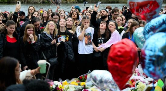 Des milliers de fervents admirateurs de One Direction se rassemblent à Londres pour rendre hommage à Liam Payne en chantant et en pleurant.