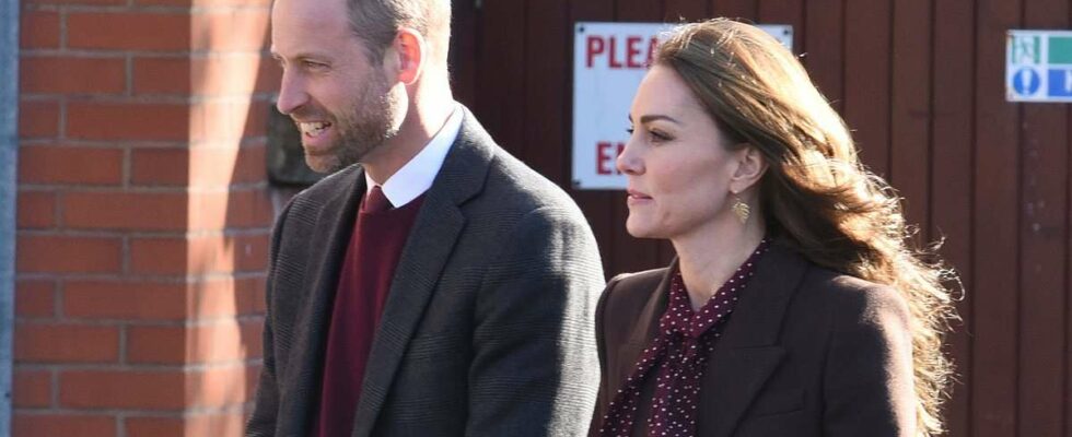 Kate Middleton abandonne sa bague en saphir au profit d'un "bracelet d'éternité" lors de sa sortie à Southport avec le Prince William.