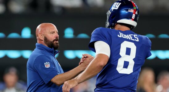 Brian Daboll désigne le quarterback des Giants "en vue de l'avenir" après le banc de Daniel Jones.