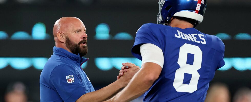 Brian Daboll désigne le quarterback des Giants "en vue de l'avenir" après le banc de Daniel Jones.