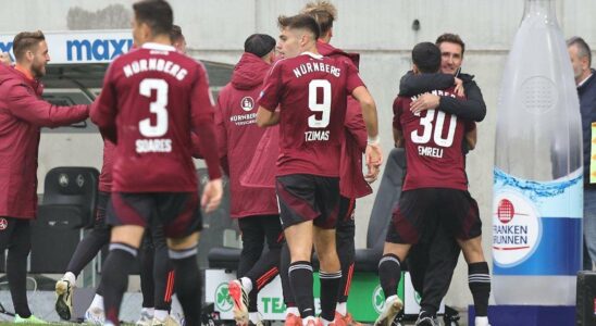 Le HSV brille en tête : Klose impressionne avec sa performance lors du derby victorieux