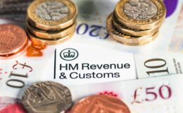 11 codes sur vos bulletins de salaire qui indiquent si vous avez droit à un remboursement d'impôts par le HMRC