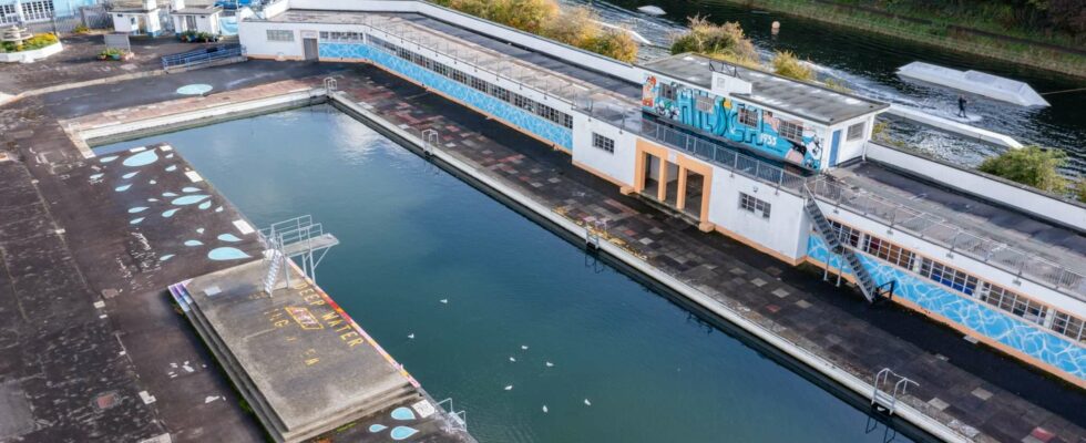 La réouverture imminente de la plus profonde piscine du Royaume-Uni, avec ses installations de lagon et de café.