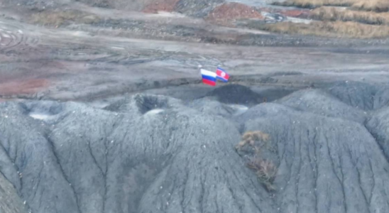 Le drapeau de la Corée du Nord s'élève en Ukraine, alors que les forces d'élite de Kim Jong-un intensifient leur présence sur le champ de bataille.