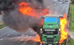 L'autoroute M5 bloquée avec des conducteurs attendant jusqu'à CINQ HEURES en raison d'un feu de camion.