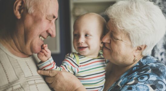 Une méthode surprenante pour permettre aux grands-parents d'accroître leur pension d'État de 6 000 £ à mi-parcours - c'est tellement simple !