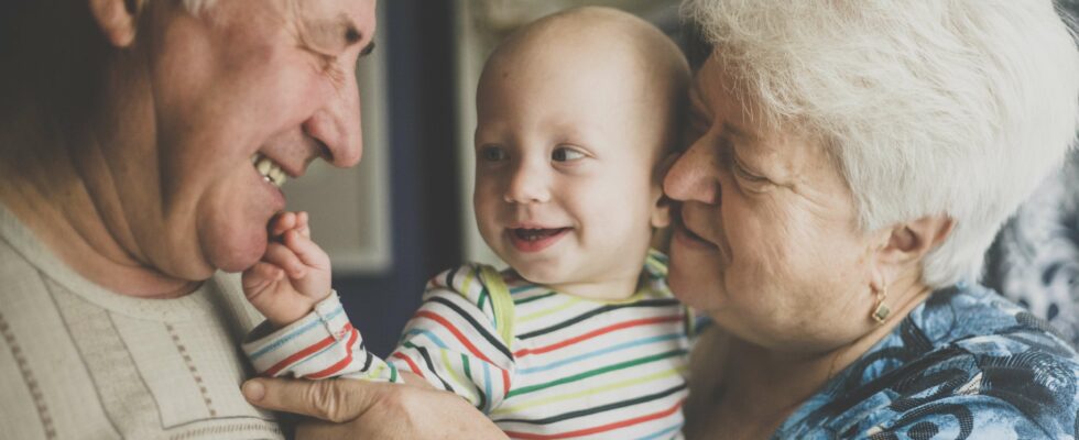 Une méthode surprenante pour permettre aux grands-parents d'accroître leur pension d'État de 6 000 £ à mi-parcours - c'est tellement simple !