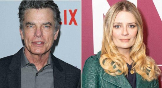 Peter Gallagher exprime sa gratitude envers Mischa Barton pour sa résilience après des épreuves personnelles.