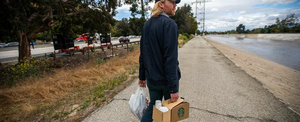 Transforming L.A.'s Homeless Crisis: Hayes Davenport's Guide for Voters La transformation de la crise des sans-abri à L.A. : Guide de Hayes Davenport pour les électeurs