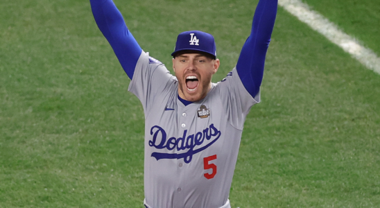 Dodgers Clinch World Series, Rally from 5-Run Deficit to Defeat Yankees 7-6 Les Dodgers remportent les World Series, remontent un déficit de 5 points pour battre les Yankees 7-6