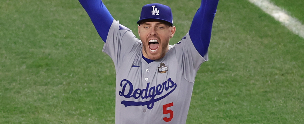 Dodgers Clinch World Series, Rally from 5-Run Deficit to Defeat Yankees 7-6 Les Dodgers remportent les World Series, remontent un déficit de 5 points pour battre les Yankees 7-6