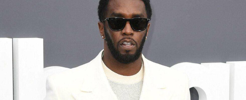 "Diddy’s Parties: Female Guests Weighed for 'Freak Off' Orgies Entry" "Les fêtes de Diddy : Femmes pesées pour accéder aux orgies 'Freak Off'"