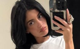 Kylie Jenner, 27, Flaunts Curves in Black Workout Set Amid Facelift Rumors Kylie Jenner, 27 ans, met en valeur ses courbes dans un ensemble de sport noir suite aux rumeurs de mini-lifting.