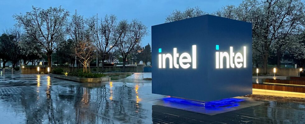 Intel's Q3 Results: $16.6 Billion Loss with $13.3 Billion in Revenue Perte d'Intel au T3 : 16,6 milliards de dollars avec 13,3 milliards de revenus