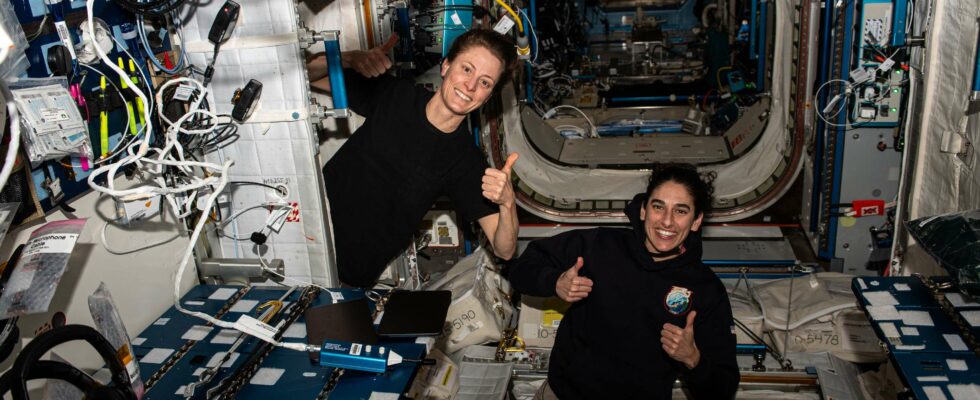 How NASA Astronauts Cast Their Votes While in Space Comment les astronautes de la NASA votent depuis l'espace