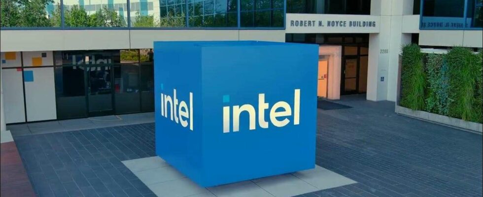 "Intel Faces Major Setback: Are Danger Signals Flashing?" "Intel fait face à un grand revers : Les signaux d'alerte s'illuminent ?"