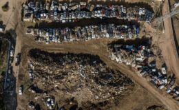 Un cimetière de voitures en Espagne : des images choquantes de véhicules accidentés et enlisés après des inondations meurtrières ayant causé plus de 200 décès.