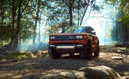 Comparaison des SUV électriques modernes : Scout Traveler SUV vs Rivian R1S