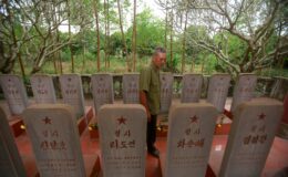 Les alliés de Pyongyang : la Corée du Nord et son soutien au leader communiste vietnamien Ho Chi Minh durant la guerre.