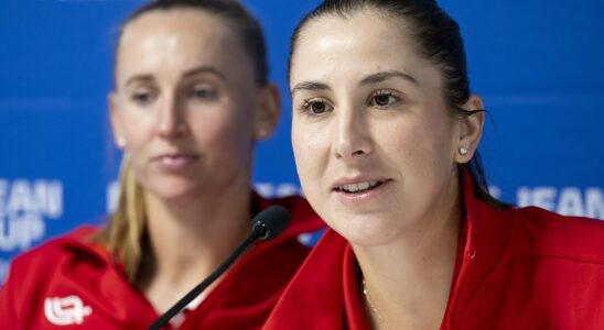 Championnes suisses de tennis : un landau fait son apparition près du court