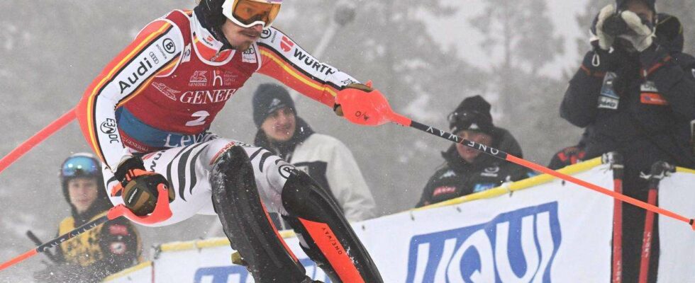 Coupe du monde de ski à Levi : Straßer fait face à des défis en slalom en Finlande