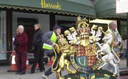 Mohamed Al Fayed : le retrait et l'incinération des warrants royaux de Harrods après ses accusations contre le prince Philip concernant la mort de Diana et de son fils.