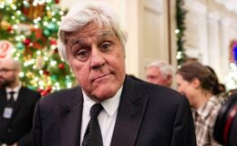 Jay Leno, 74 ans, se couvre le visage avec un bandeau après une chute d'une colline.