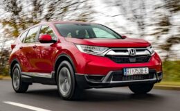 10 SUV et 4x4 familiaux abordables à moins de 10 000 £ - du confort de la Honda à l'espace de la Dacia