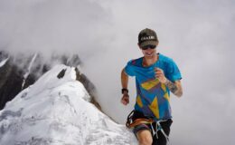 Un ancien marathonien américain conquiert un sommet de plus de 8000 mètres en moins de dix heures