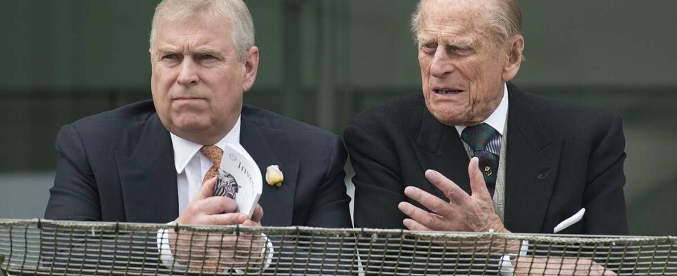 Le rôle décisif du prince Philip : comment le duc d'Édimbourg a poussé le prince Andrew à abandonner ses fonctions royales après une interview catastrophique sur Newsnight, désormais adapté dans Une très royale scandale.