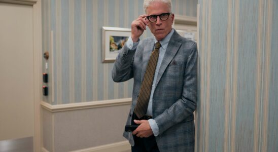 Ted Danson et Mike Schur parlent de l'humour subversif dans la comédie d'espionnage vieillissante de Netflix « Un homme à l'intérieur »