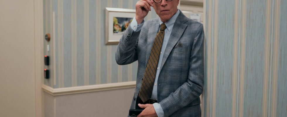 Ted Danson et Mike Schur parlent de l'humour subversif dans la comédie d'espionnage vieillissante de Netflix « Un homme à l'intérieur »