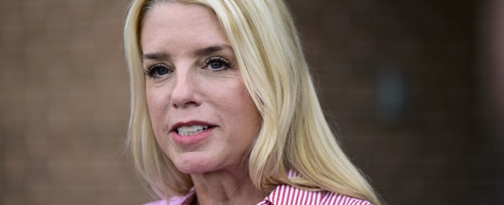 Pam Bondi, la fidèle alliée de Trump, sur le point de devenir ministre de la Justice