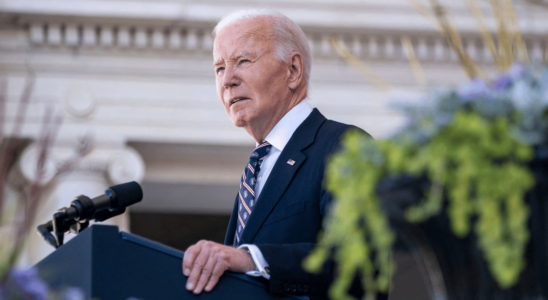 Titre : Émotion à la Maison Blanche : Biden en larmes lors de son dîner d'adieu, Jill le célèbre comme un 'héros' - Absence remarquée de Kamala Harris.