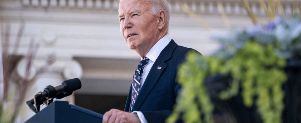 Titre : Émotion à la Maison Blanche : Biden en larmes lors de son dîner d'adieu, Jill le célèbre comme un 'héros' - Absence remarquée de Kamala Harris.