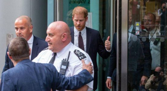 Le prince Harry revient devant la justice : le procès pour piratage téléphonique d'un tabloïd britannique prévu en 2026.