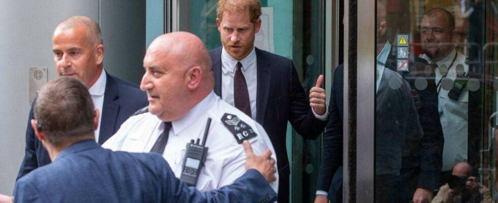 Le prince Harry revient devant la justice : le procès pour piratage téléphonique d'un tabloïd britannique prévu en 2026.