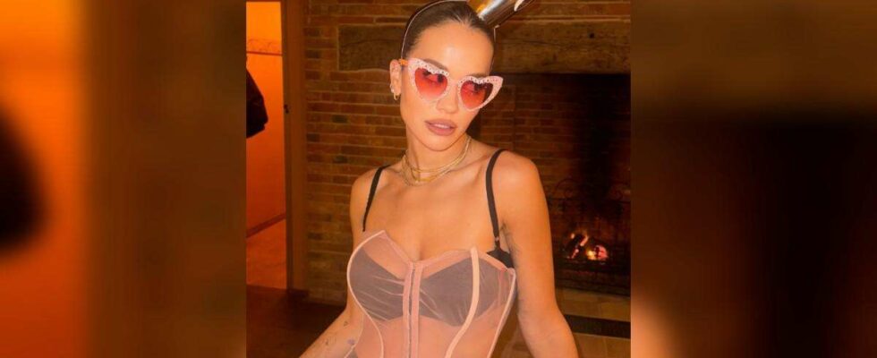 Rita Ora scintille dans une robe transparente lors de son 34e anniversaire : Découvrez les photos