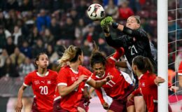 Nadine Angerer, légende du football féminin, interroge la culture de l'absence d'erreurs chez les gardiens de but