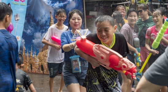 Fusion culinaire à Taipei : pain plat birman et thé au lait taïwanais dans la rue Huaxin