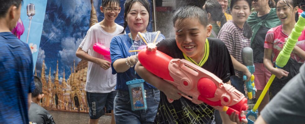 Fusion culinaire à Taipei : pain plat birman et thé au lait taïwanais dans la rue Huaxin