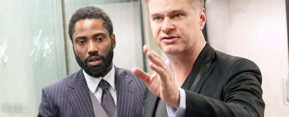 John David Washington rend hommage à Christopher Nolan pour sa révolution dans le cinéma avec le film Tenet