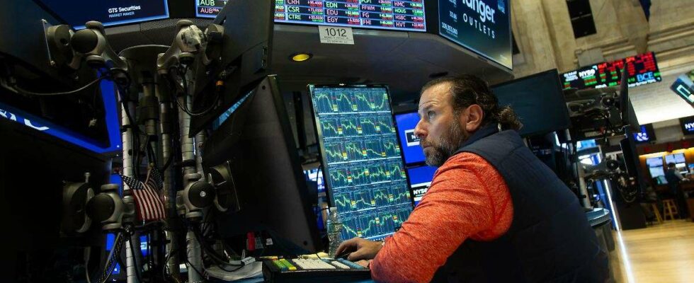 Le Dow Jones termine en baisse modérée : la prudence des investisseurs américains face aux incertitudes sur les taux d'intérêt