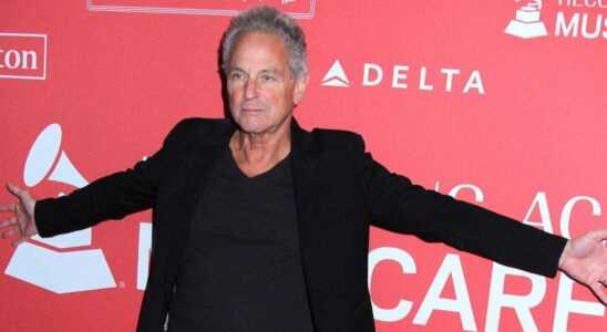 Lindsey Buckingham, icône de Fleetwood Mac, demande une ordonnance de protection contre une fan menaçante de 53 ans