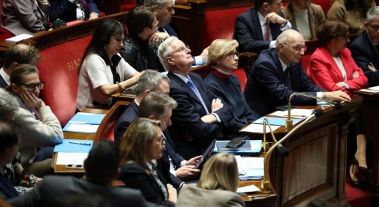 La France en crise : l'absence de gouvernement met en péril la Grande Nation