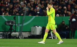 Manuel Neuer face à un choix crucial : vigilance requise pour l'avenir de sa carrière