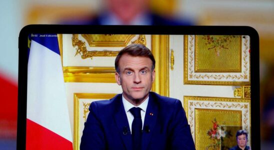 Analyse du discours de Macron suite à la dissolution du gouvernement : aucune excuse présentée