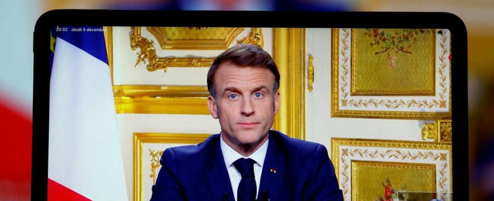 Analyse du discours de Macron suite à la dissolution du gouvernement : aucune excuse présentée