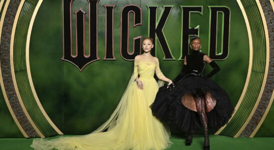 'Wicked' soutient la cause LGBTQ et entraîne une réaction de boycott chez les conservateurs.